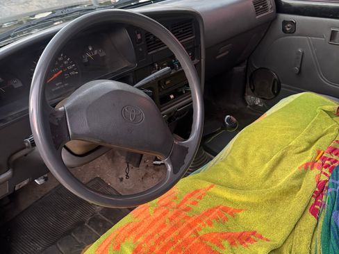 Used 1995 Toyota Pickup 2WD Regular Cab image 9