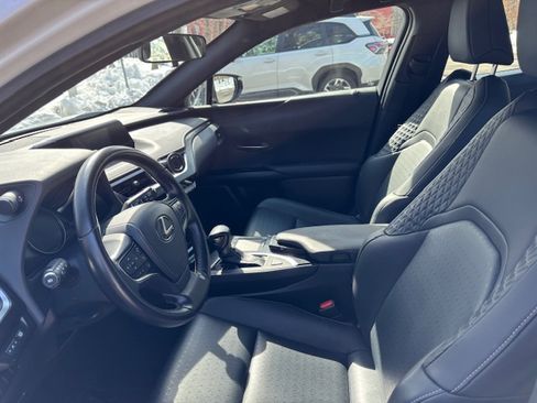 Used 2022 Lexus UX 200 w/ Accessory Package (Z1) image 14