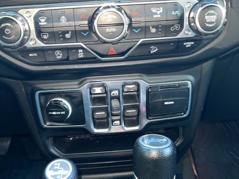 Used 2019 Jeep Wrangler Unlimited Sport S AWD/4WD image 12