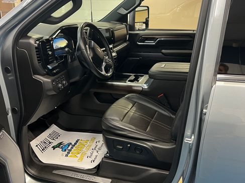 Used 2024 Chevrolet Silverado 3500 High Country w/ High Country Premium Package image 9