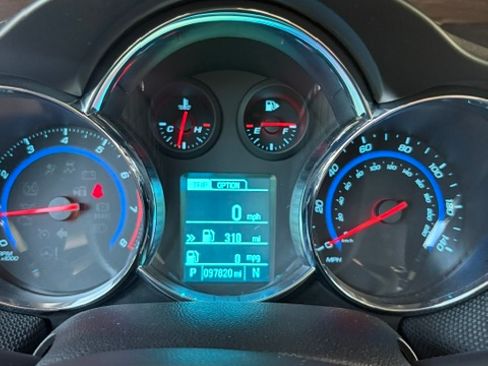 Used 2015 Chevrolet Cruze LT FWD image 10
