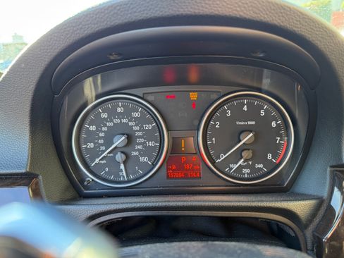 Used 2010 BMW 335i Convertible image 2