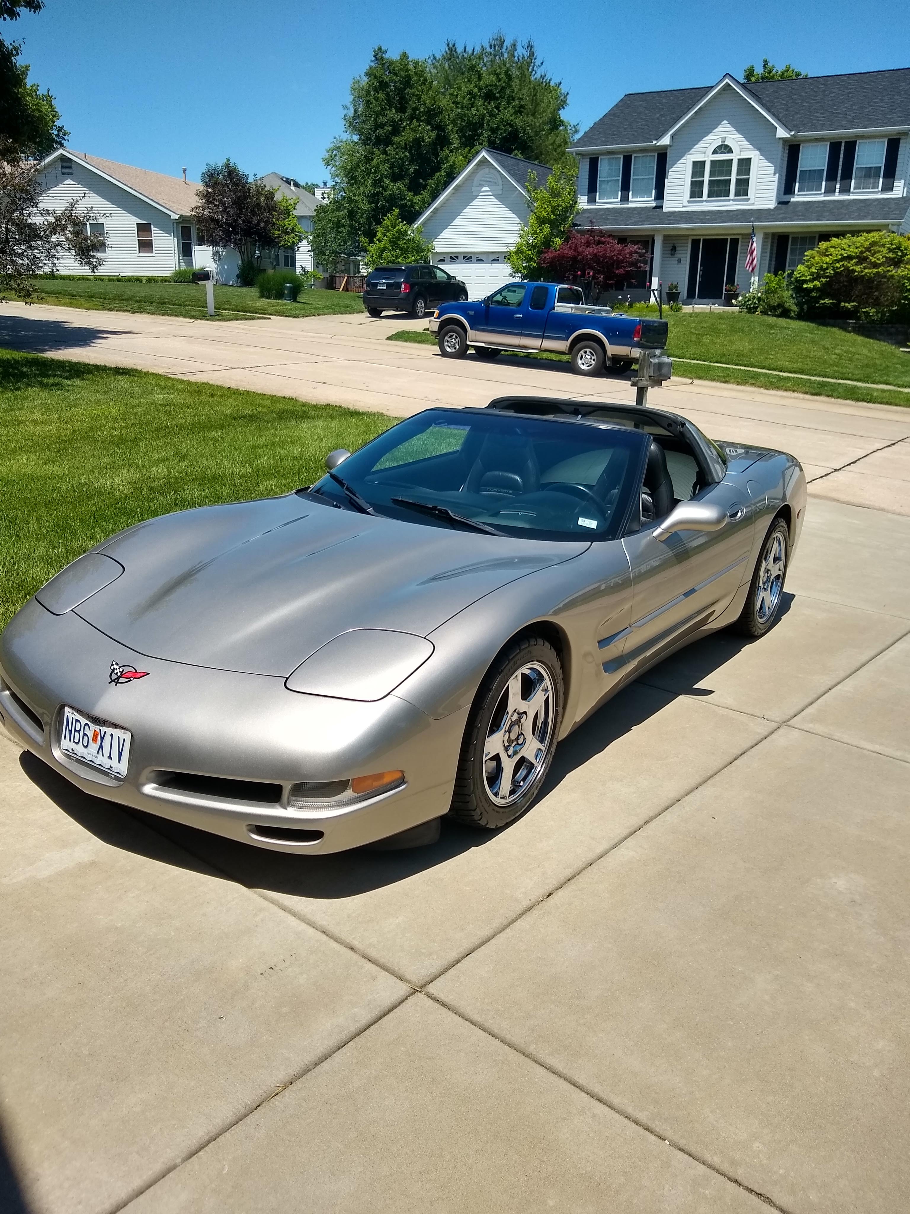 Used 1999 Chevrolet Corvette Coupe w/ Memory Pkg RWD image 9