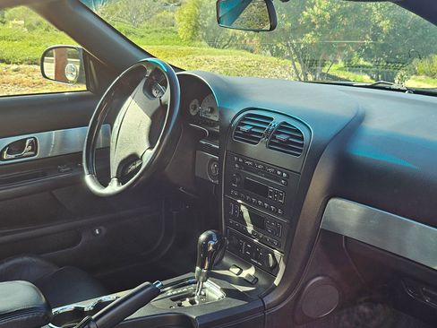 Used 2004 Ford Thunderbird image 12