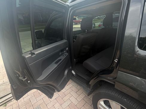 Used 2011 Jeep Liberty Sport AWD/4WD image 13