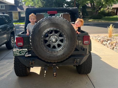 Used 2015 Jeep Wrangler Unlimited Sahara w/ Max Tow Package image 19