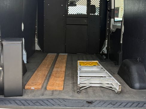 Used 2019 Ford Transit 250 148 Medium Roof RWD image 5