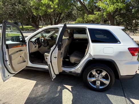 Used 2012 Jeep Grand Cherokee Overland image 10