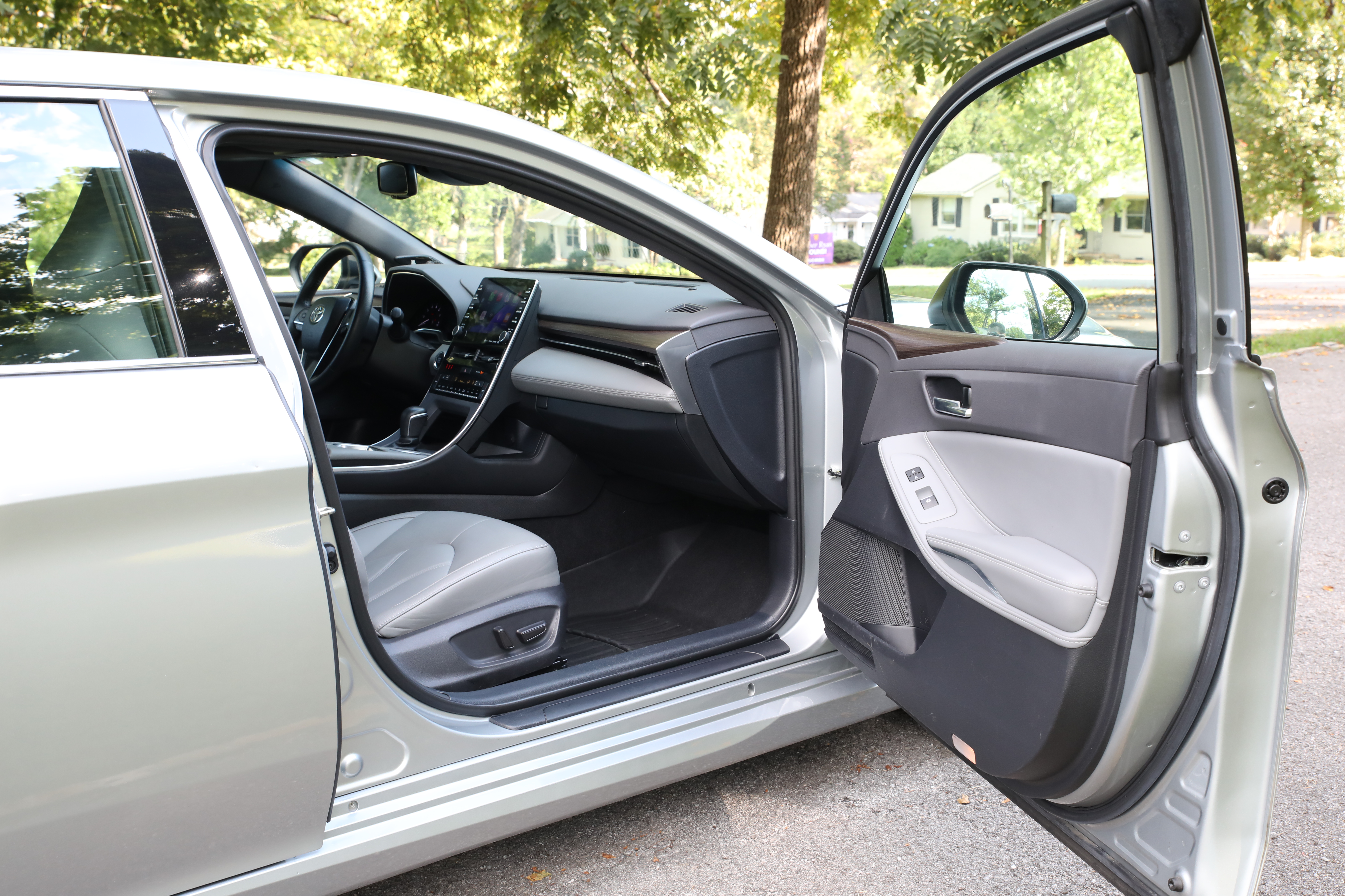 Used 2021 Toyota Avalon XLE w/ Moonroof Package FWD image 19