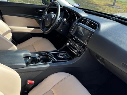 Used 2017 Jaguar XE Premium image 10