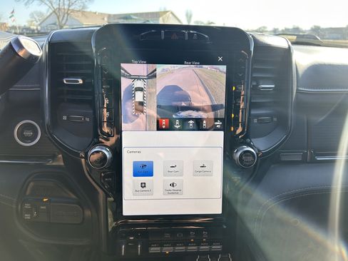 Used 2022 RAM 2500 Limited w/ Towing Technology Group image 15