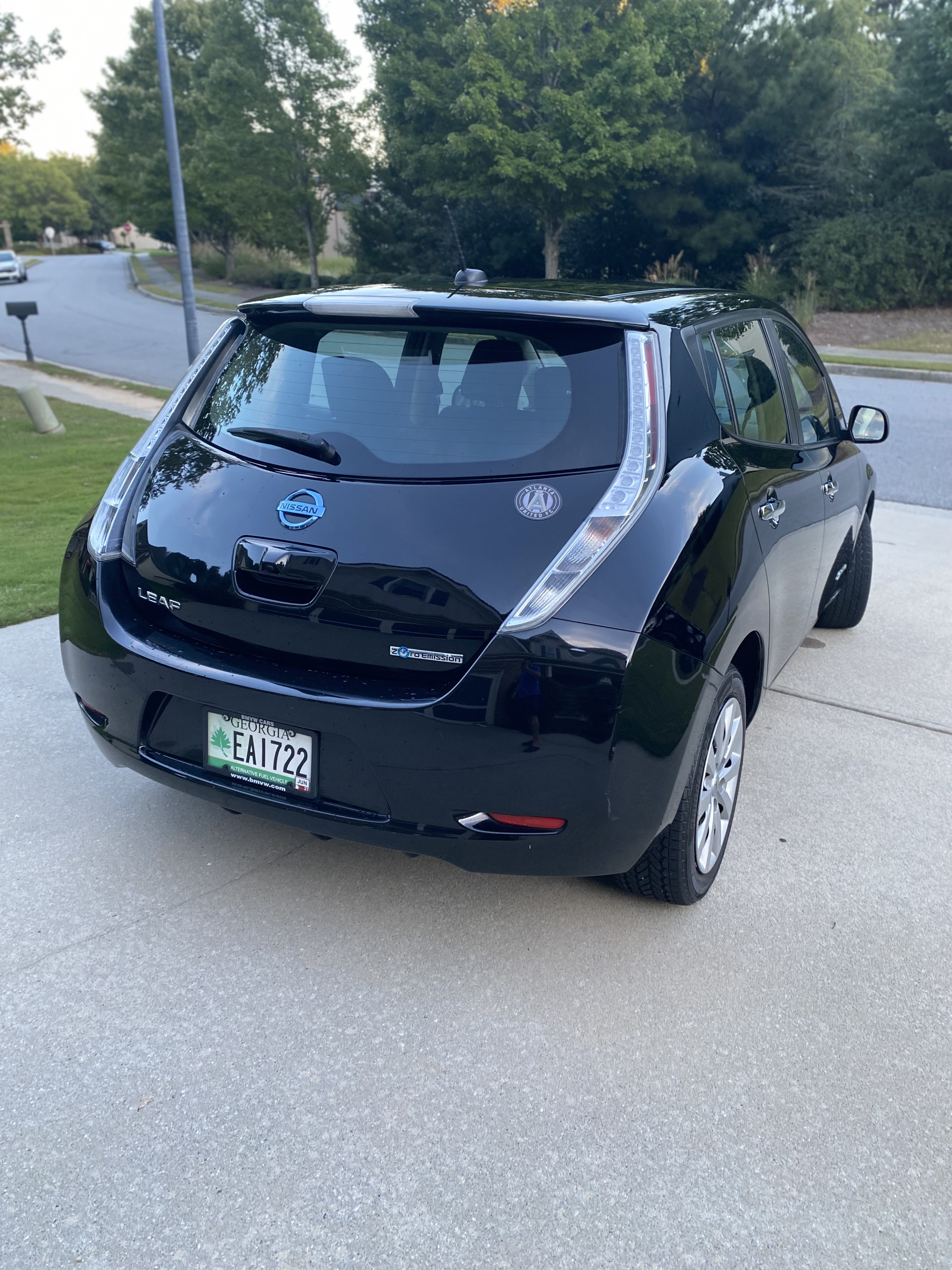 Used 2015 Nissan Leaf S FWD image 4