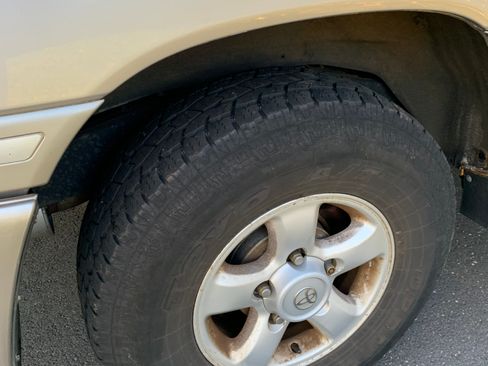 Used 1999 Toyota Land Cruiser image 10