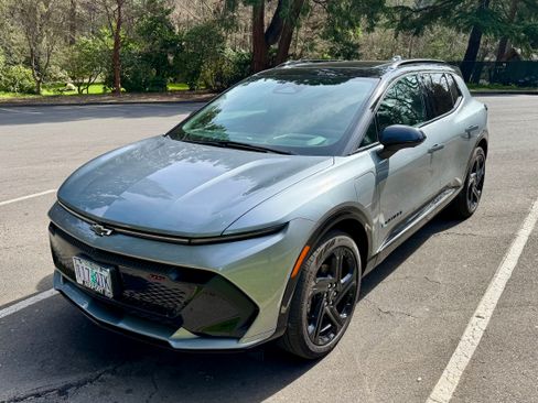 Used 2025 Chevrolet Equinox EV RS w/ Convenience Package II image 6