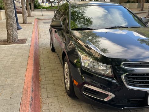 Used 2016 Chevrolet Cruze LS FWD image 9