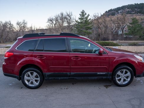 Used 2013 Subaru Outback 2.5i Premium w/ All-Weather Pkg image 2