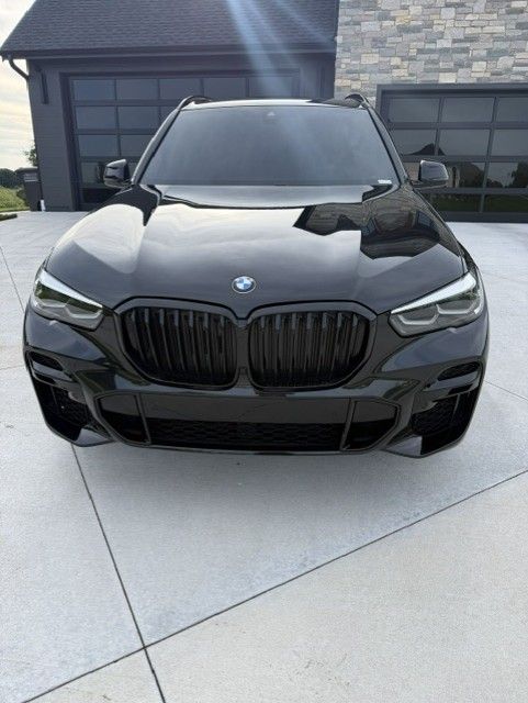 Used 2022 BMW X5 xDrive40i w/ M Sport Package AWD/4WD image 4