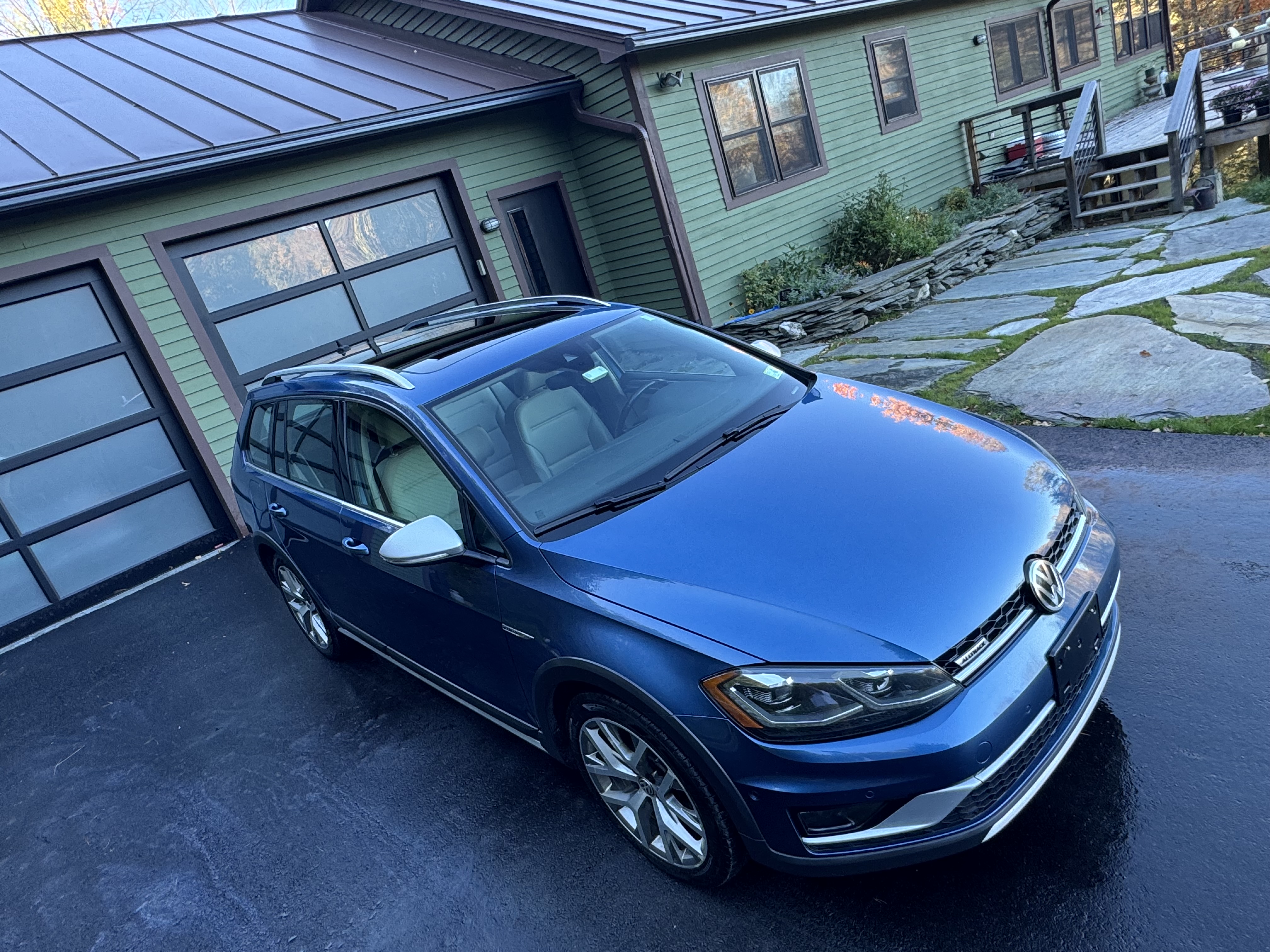 Used 2019 Volkswagen Golf Alltrack SE AWD/4WD image 1
