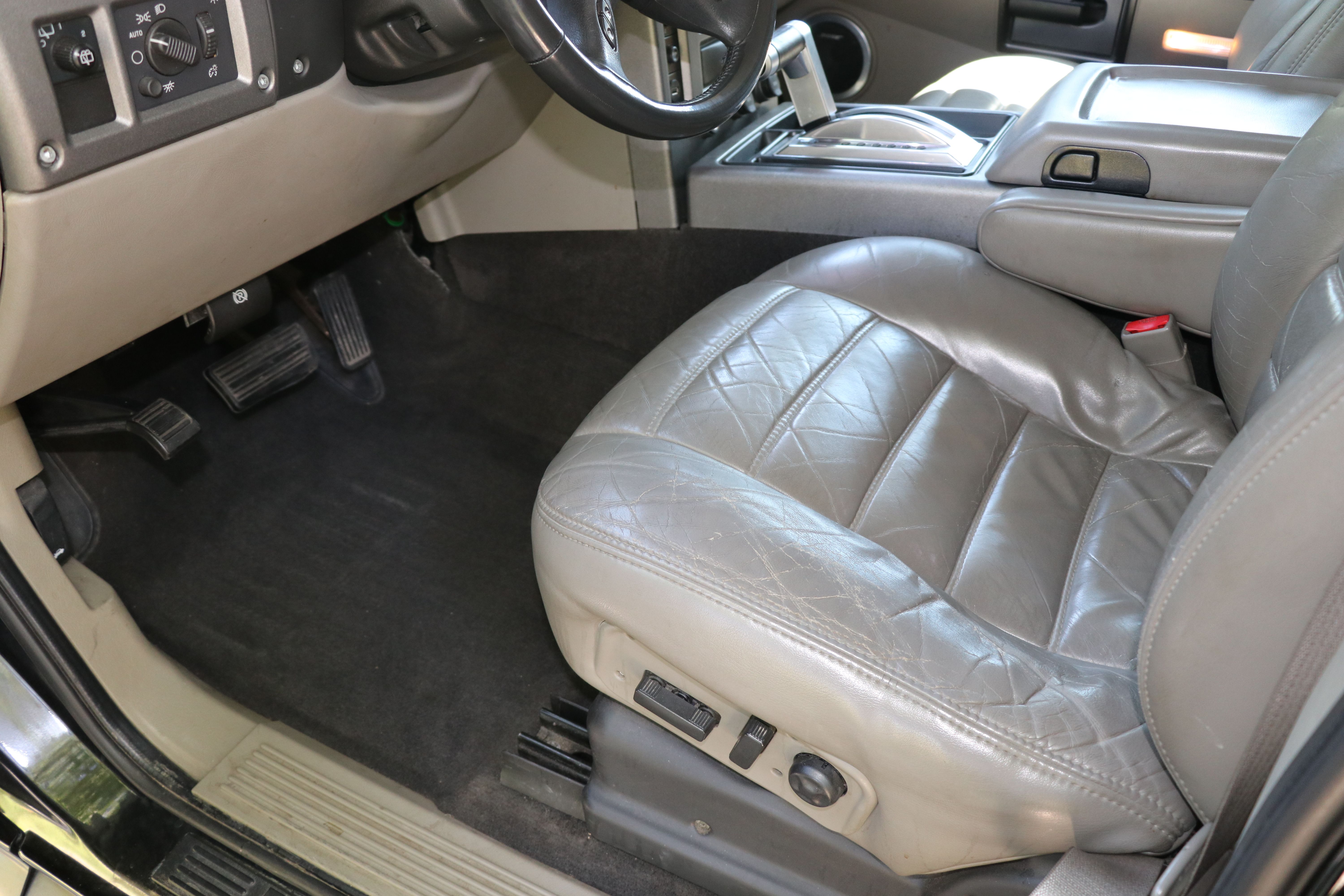 Used 2004 HUMMER H2 w/ Preferred Equipment Group AWD/4WD image 11