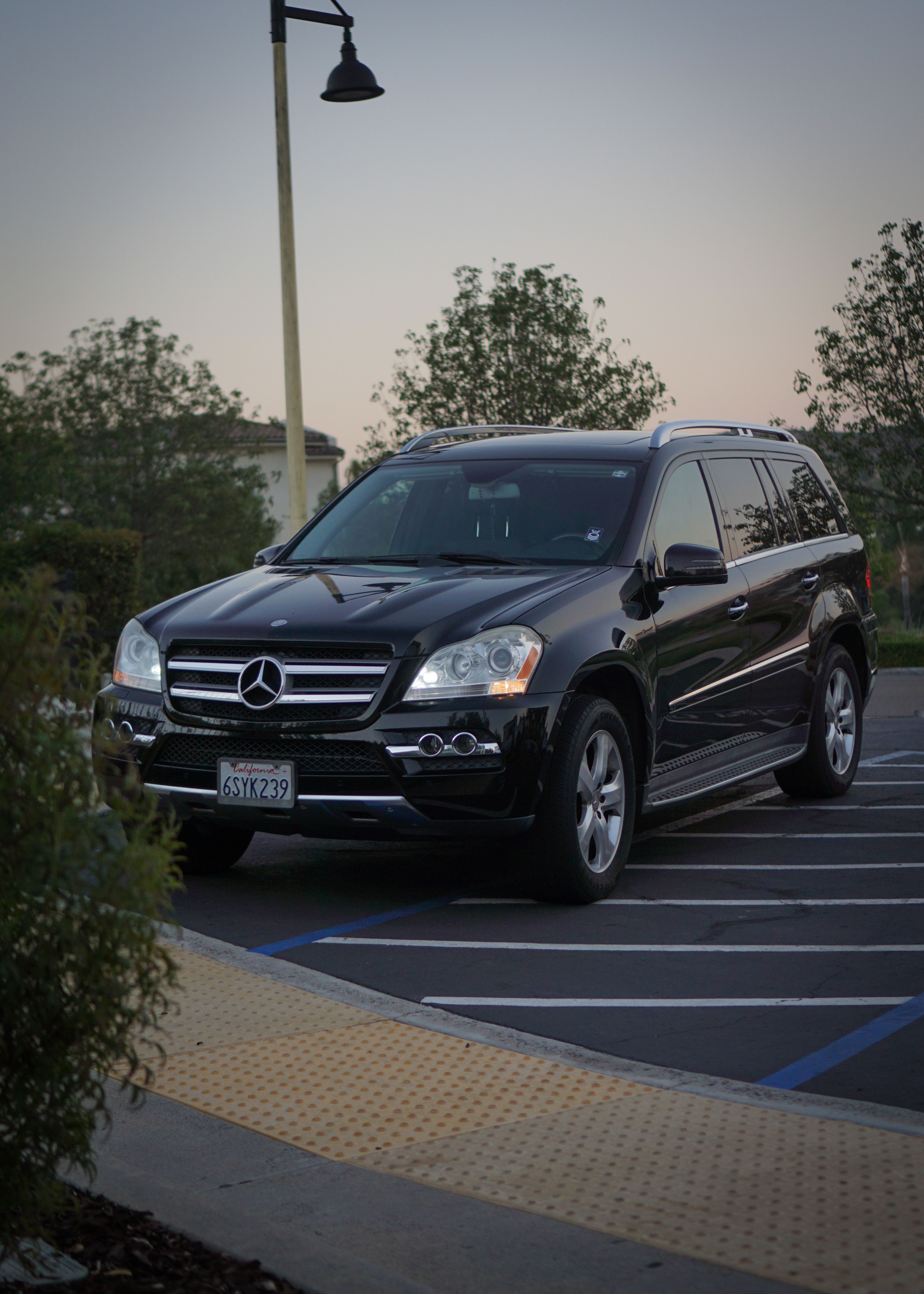 Used 2011 Mercedes-Benz GL 450 4MATIC image 1