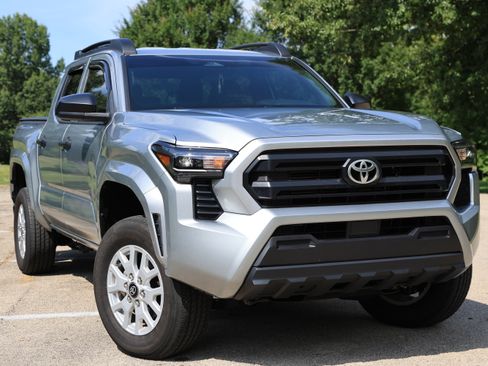 Used 2024 Toyota Tacoma SR AWD/4WD image 1