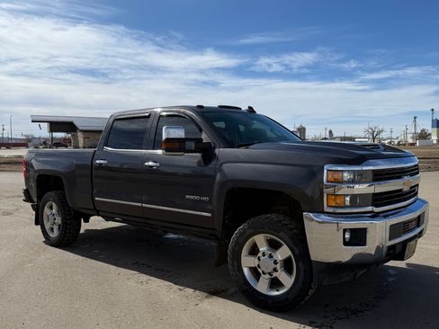 Used 2016 Chevrolet Silverado 2500 LTZ w/ LTZ Plus Package image 5