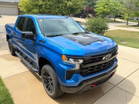 Used 2024 Chevrolet Silverado 1500 LT Trail Boss w/ Convenience Package II AWD/4WD image 2