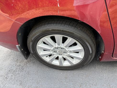 Used 2012 Toyota Sienna XLE AWD/4WD image 5