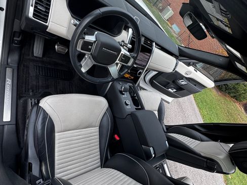 Used 2022 Land Rover Discovery S R-Dynamic image 12