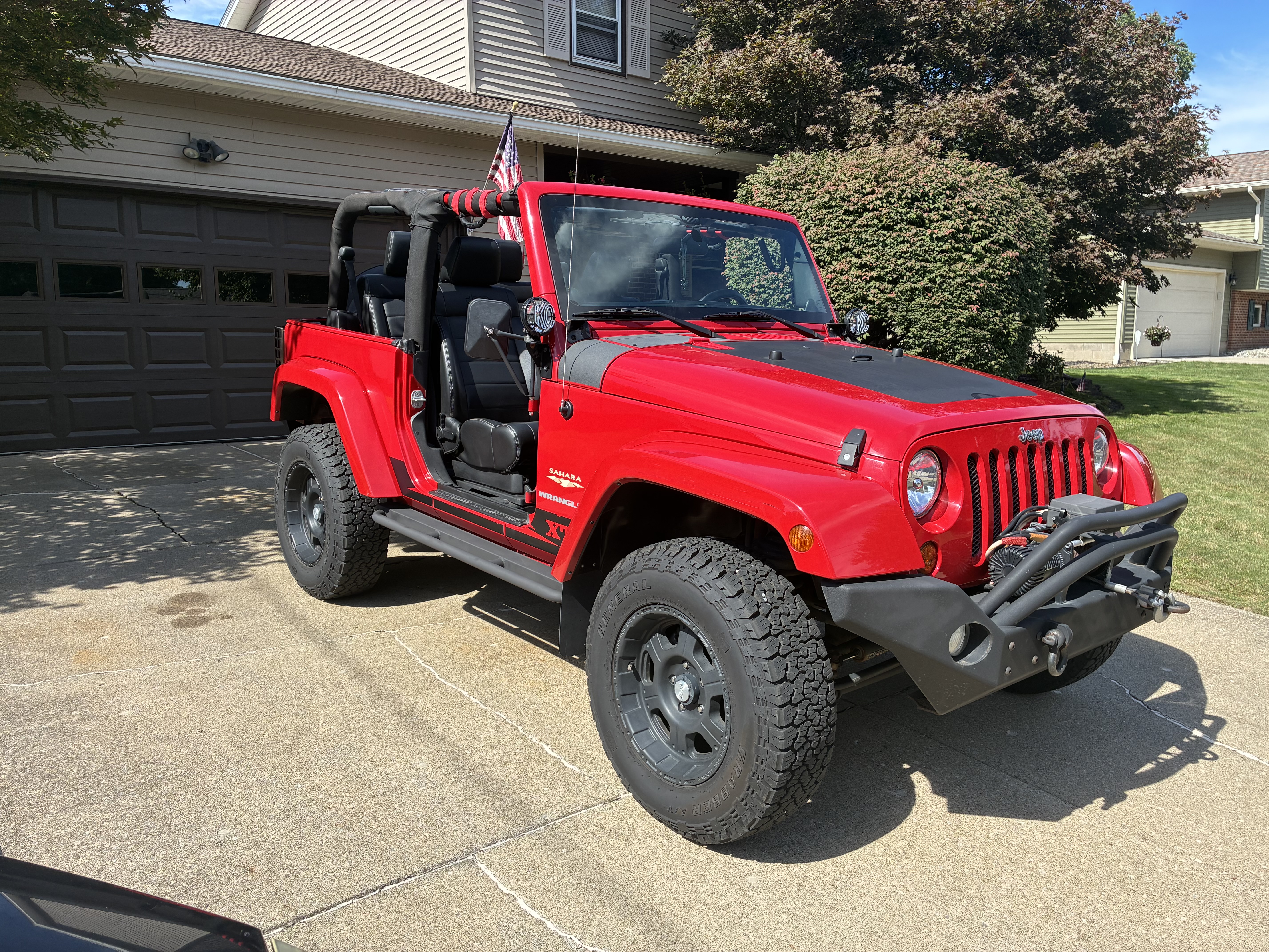 Used 2012 Jeep Wrangler Sahara w/ Connectivity Group AWD/4WD image 5
