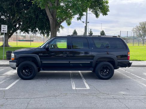 Used 2001 Chevrolet Suburban 2500 LS w/ LS Preferred Equipment Group RWD image 1