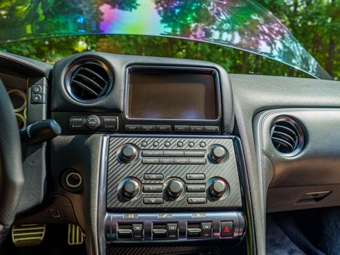 Used 2013 Nissan GT-R Premium image 29