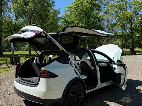 Used 2024 Tesla Model X Plaid AWD/4WD image 17