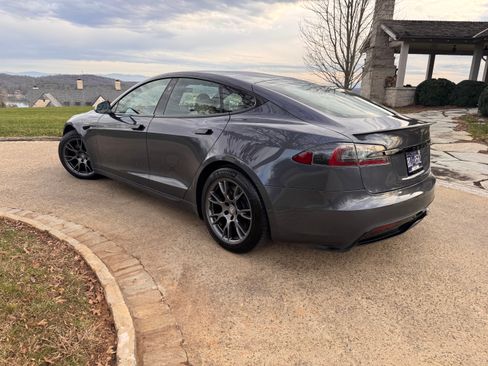 Used 2022 Tesla Model S Plaid image 9