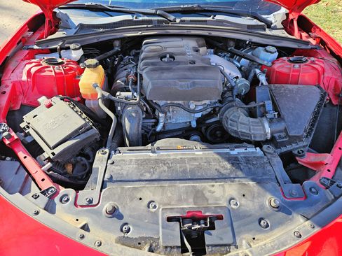 Used 2020 Chevrolet Camaro LT image 8