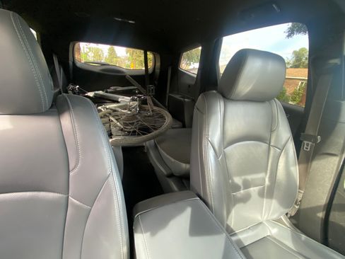 Used 2022 Buick Enclave Essence image 11