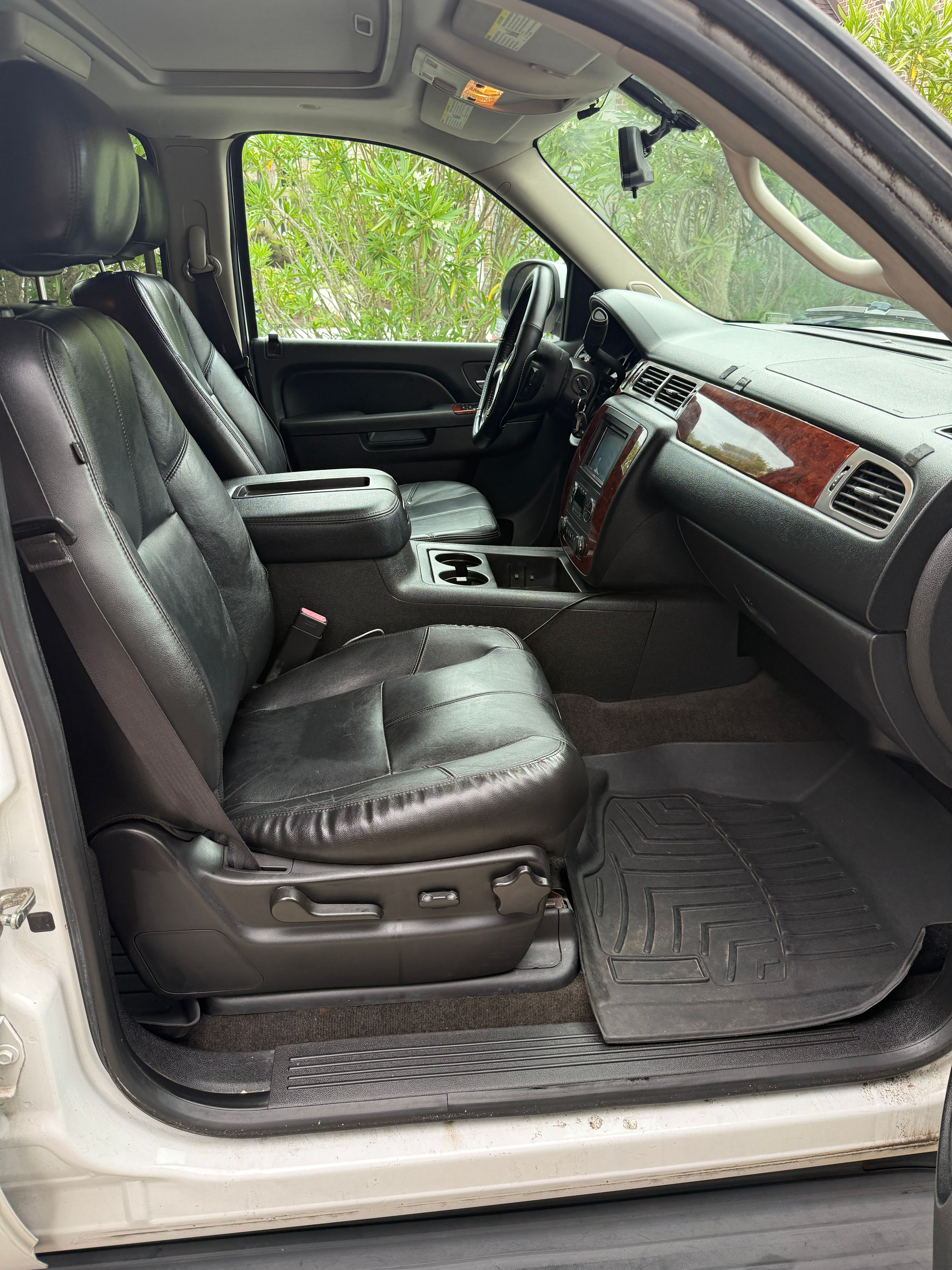 Used 2013 Chevrolet Suburban LT RWD image 5