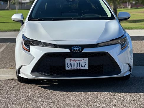 Used 2022 Toyota Corolla LE image 2