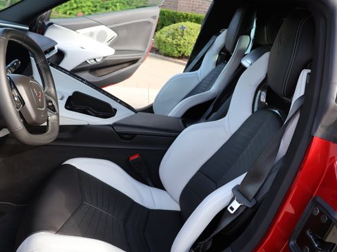 Used 2021 Chevrolet Corvette Stingray Preferred Cpe w/ Z51 Performance Package RWD image 23