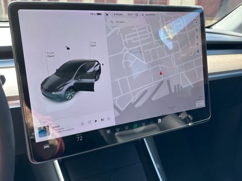 Used 2021 Tesla Model Y Long Range image 5