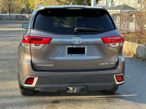 Used 2019 Toyota Highlander Limited AWD/4WD image 4