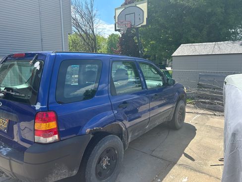 Used 2006 Ford Escape XLS FWD image 2