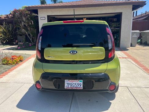 Used 2016 Kia Soul + FWD image 8