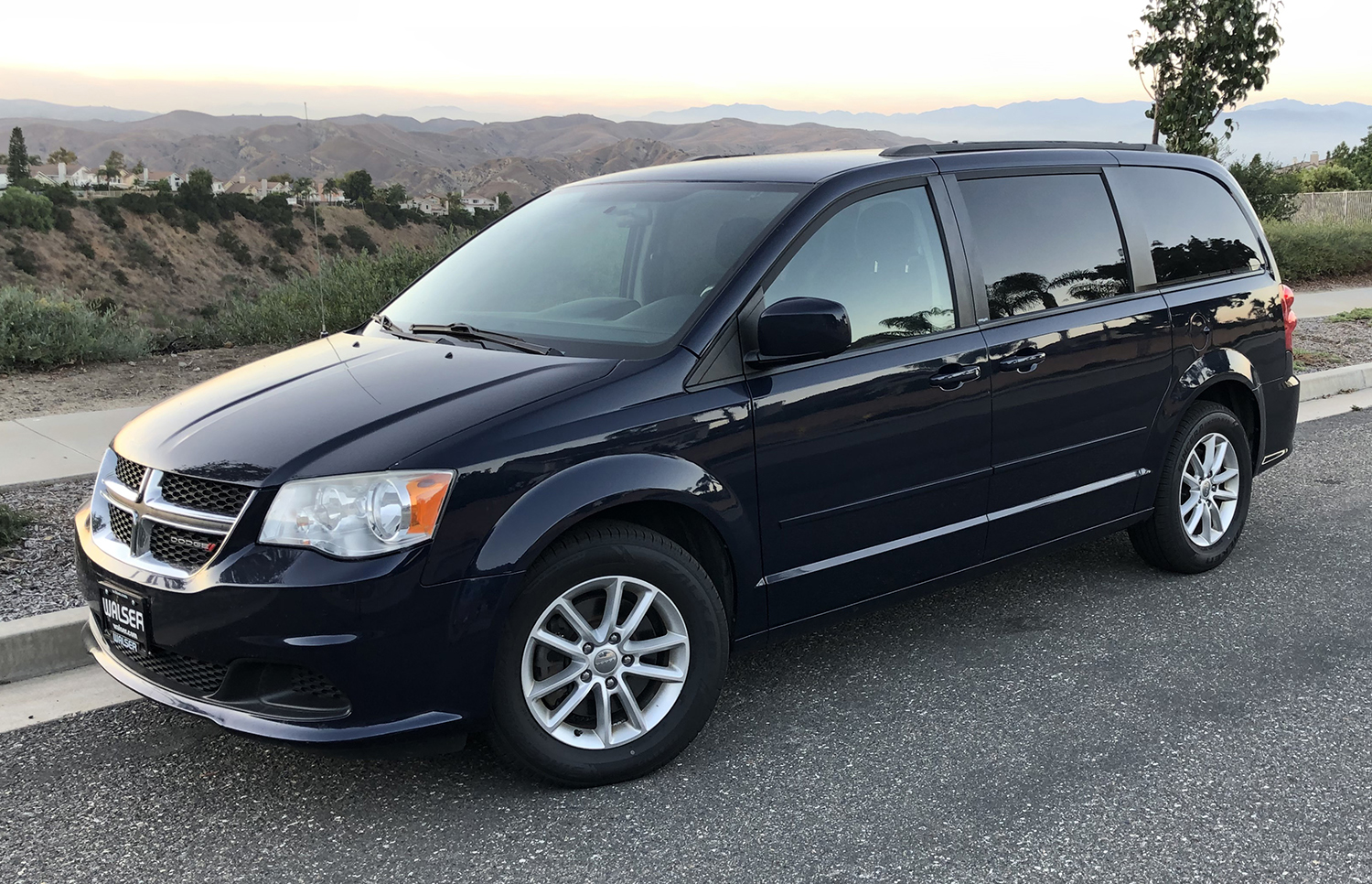 Used 2014 Dodge Grand Caravan SXT w/ Rear Park Assist Package FWD image 4