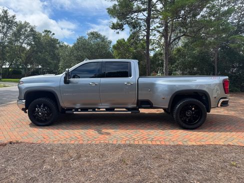 Used 2024 Chevrolet Silverado 3500 LTZ w/ LTZ Plus Package image 9