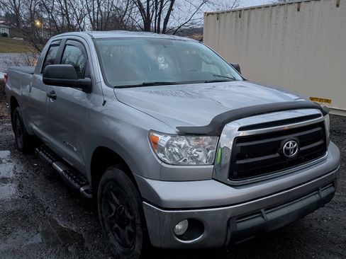 Used 2013 Toyota Tundra 4x4 Double Cab w/ Tow Pkg image 4
