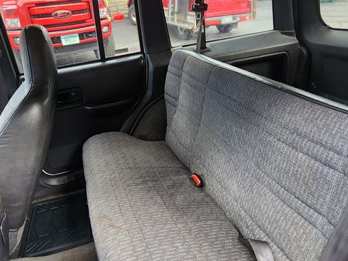 Used 1999 Jeep Cherokee Sport image 11