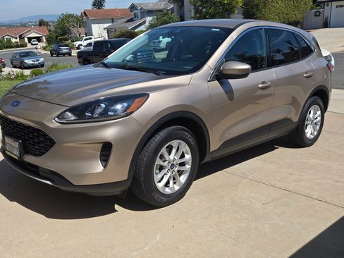 Used 2021 Ford Escape SE w/ Convenience Package image 4