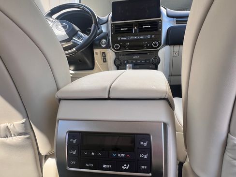 Used 2022 Lexus GX 460 Luxury w/ Accessory Package image 9