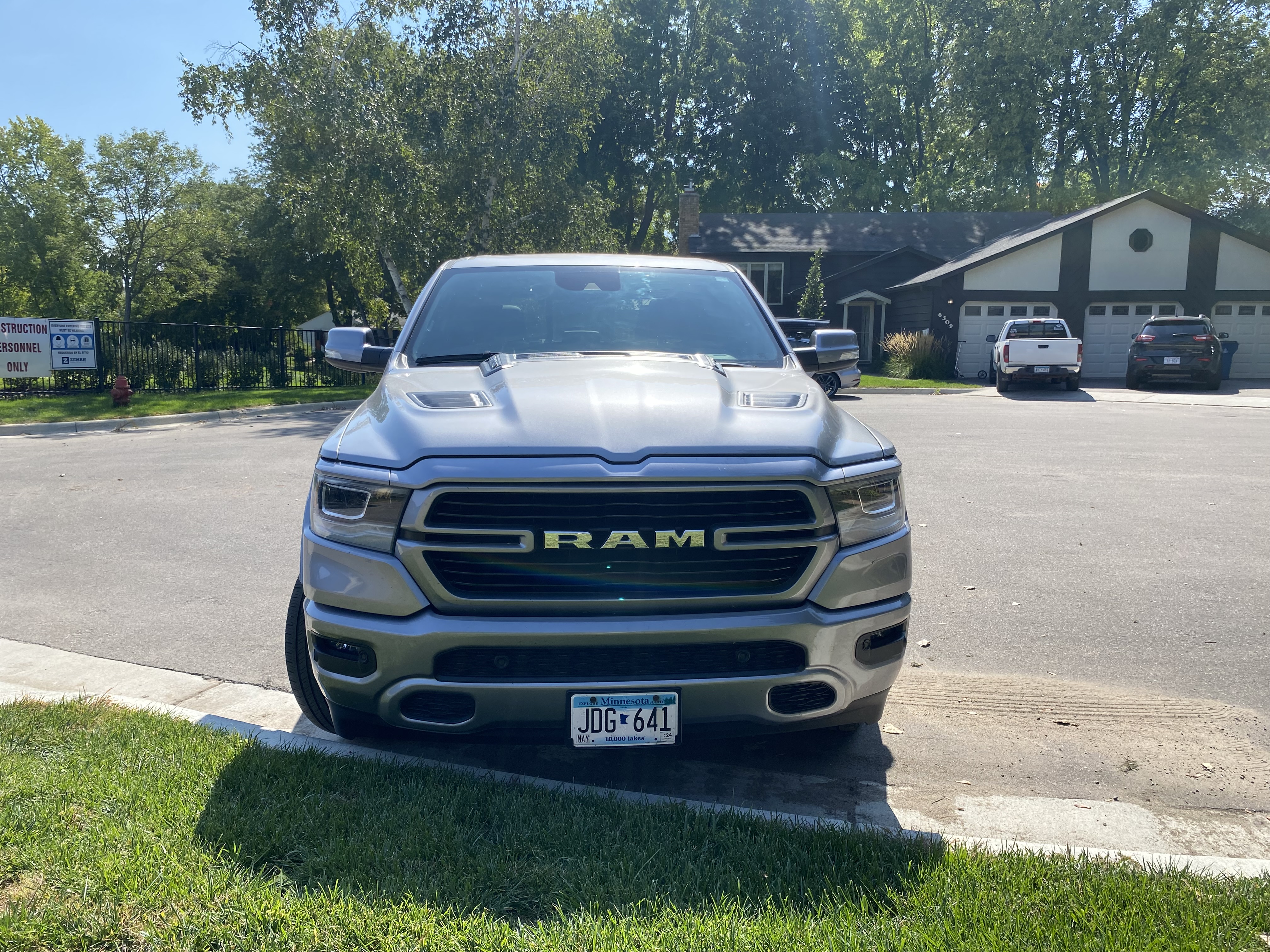 Used 2021 RAM 1500 Laramie AWD/4WD image 2